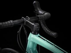 TREK BIKES Vélo Trek Domane AL4 Shimano Tiagra Disc Blue Sage 16 TREK BIKES Vélo Trek Domane AL4 Shimano Tiagra Disc Blue Sage -Composants, périphériques de vélo de route Soldes Magasin Domane AL4 Disc bleu potence big